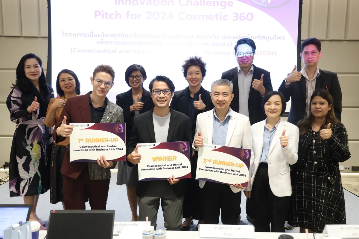 ทีม KronoLife รับรางวัลรองชนะเลิศอันดับ 1 บนเวที